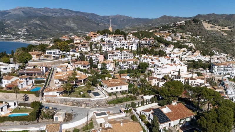 Foto 325a1c50-af51-4ed5-96cf-6f848824cdd2. Xalet amb aparcament piscina a Punta La Mona Almuñécar