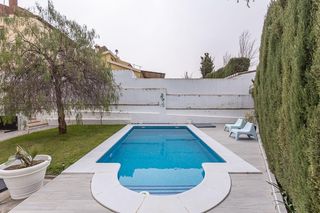 Xalet a Urbanizaciones. Chalet independiente con parcela en alhendin