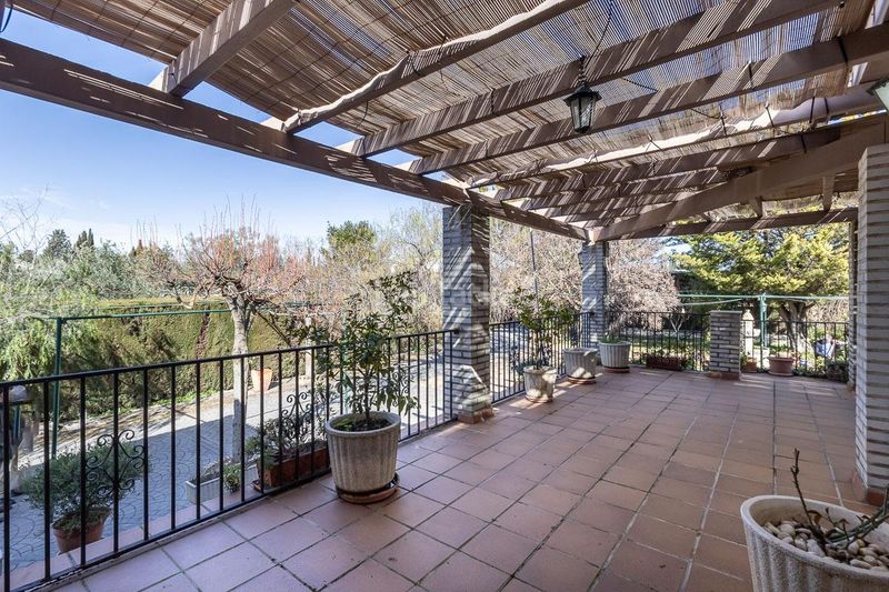 Foto 0a29653b-2f8c-45d8-b98b-c628345d30a7. Chalet  con parcela urbanizable en Atarfe