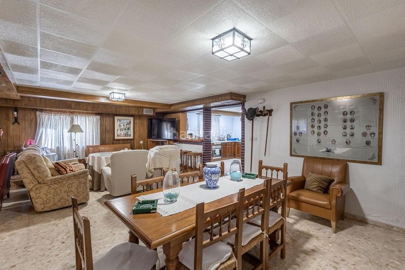 Foto 1bcbde85-ce2d-4c86-a2d3-ba7111e84e02. Chalet  con parcela urbanizable en Atarfe