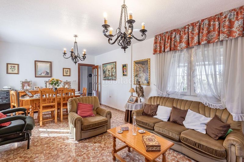 Foto 5c10bdfd-5f07-4566-8cb4-f13939f87a7c. Chalet  con parcela urbanizable en Atarfe