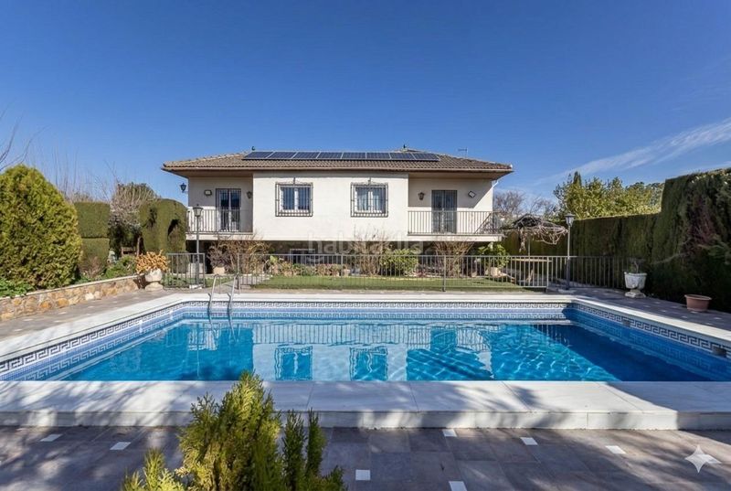 Foto e51a5ce2-6c24-42a1-8363-73c4664eefe5. Chalet  con parcela urbanizable en Atarfe
