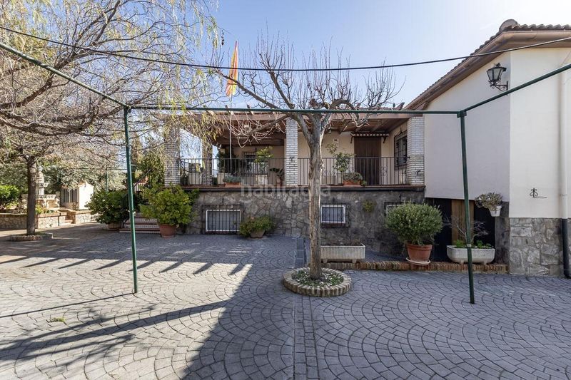 Foto eadc7e35-9271-4652-a93c-aa2f1bc27fa3. Chalet  con parcela urbanizable en Atarfe