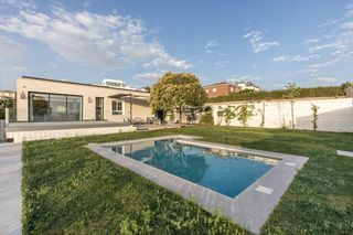 Rent House in Peligros. Increible casa en la urbanización monteluz!!