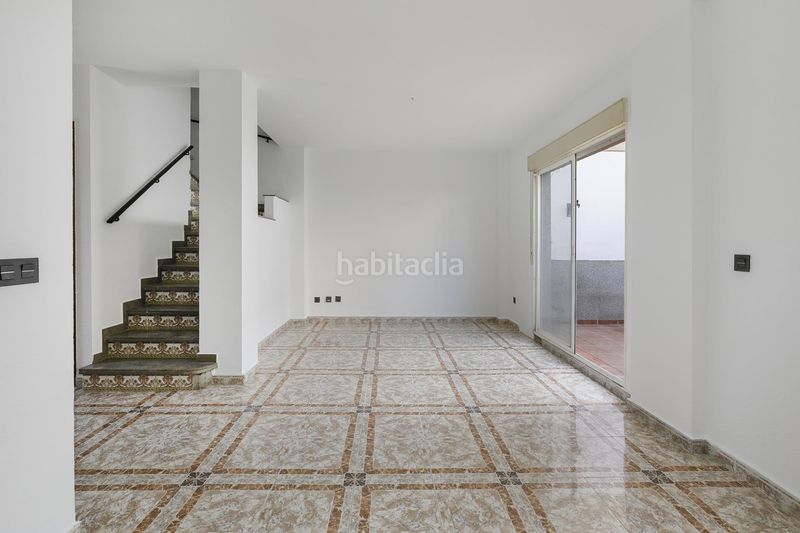 Foto 5cd09c18-fb63-40ff-a848-ce8141f6bab8. Dúplex amb aparcament a Ogíjares
