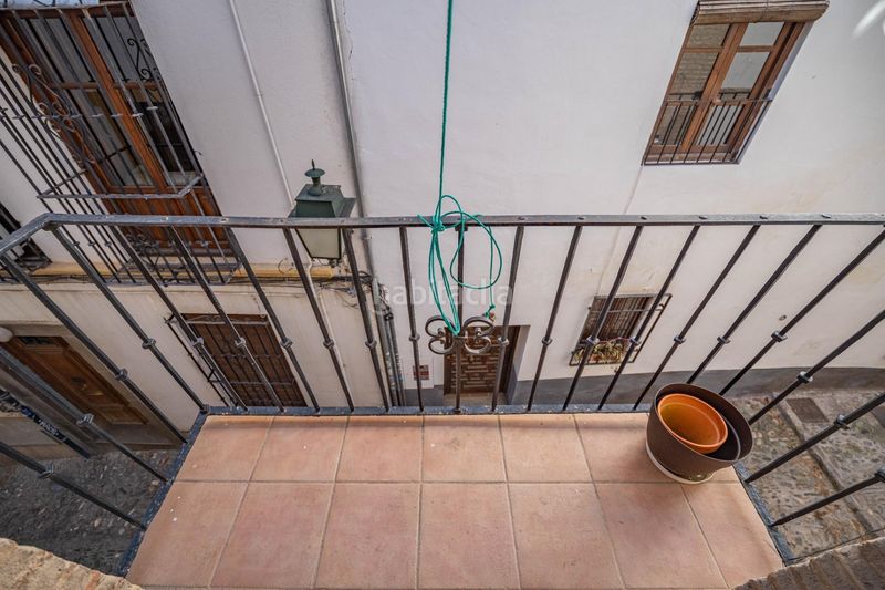 Foto 0738e643-54d9-4503-a16c-fb634592f91c. Edificio en calle calle gumiel de san pedro 4 edificio morisco del siglo xvi en el paseo de los tristes con vistas a la alhambra en Granada
