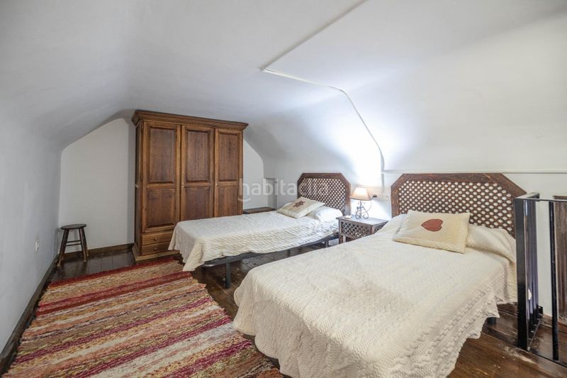 Foto 1ecd80ce-b05b-4fed-8bcd-18b1b24403e1. Edificio en calle calle gumiel de san pedro 4 edificio morisco del siglo xvi en el paseo de los tristes con vistas a la alhambra en Granada
