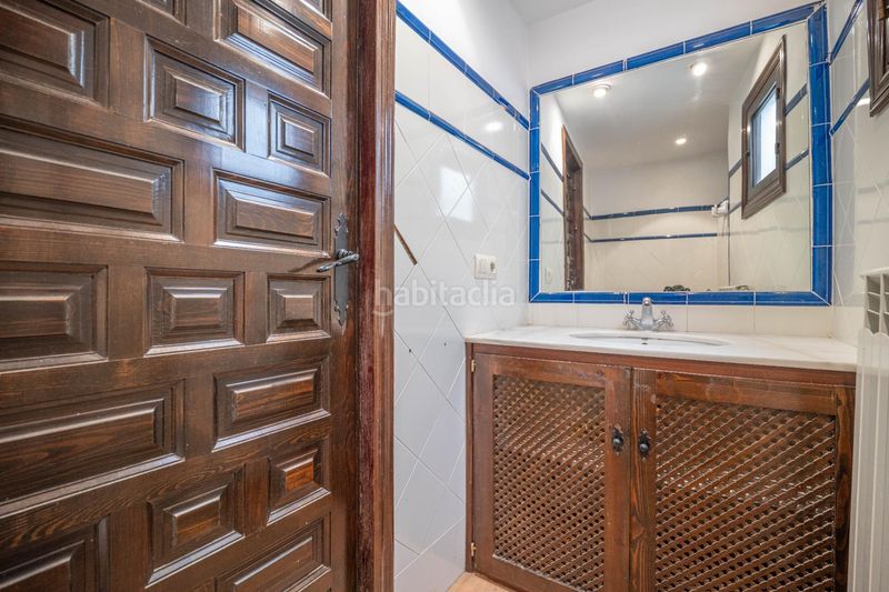 Foto 62d7f931-a85c-48ed-aa4d-e5d710ad8691. Edificio en calle calle gumiel de san pedro 4 edificio morisco del siglo xvi en el paseo de los tristes con vistas a la alhambra en Granada