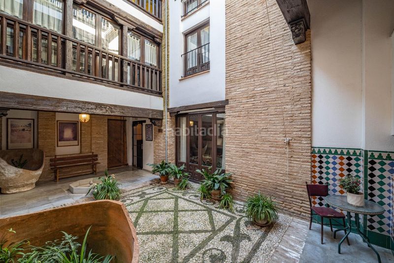 Foto 9aa18a22-65d0-4375-9c69-736054b3508e. Edificio en calle calle gumiel de san pedro 4 edificio morisco del siglo xvi en el paseo de los tristes con vistas a la alhambra en Granada