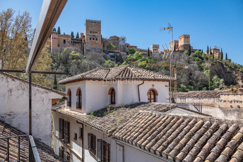 Foto a00a40b3-c7a0-447c-a185-6c9a94ae1084. Edificio en calle calle gumiel de san pedro 4 edificio morisco del siglo xvi en el paseo de los tristes con vistas a la alhambra en Granada