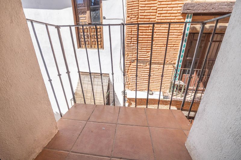 Foto a6fc7e6f-06e7-4d14-bbc9-59b2bd6695be. Edificio en calle calle gumiel de san pedro 4 edificio morisco del siglo xvi en el paseo de los tristes con vistas a la alhambra en Granada