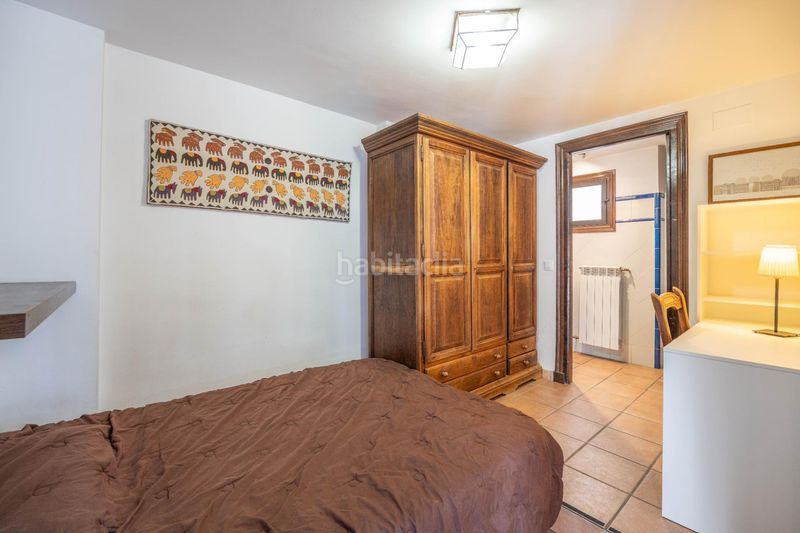 Foto d2e6f2f1-3157-4be0-a9e8-aaed57eaa374. Edificio en calle calle gumiel de san pedro 4 edificio morisco del siglo xvi en el paseo de los tristes con vistas a la alhambra en Granada