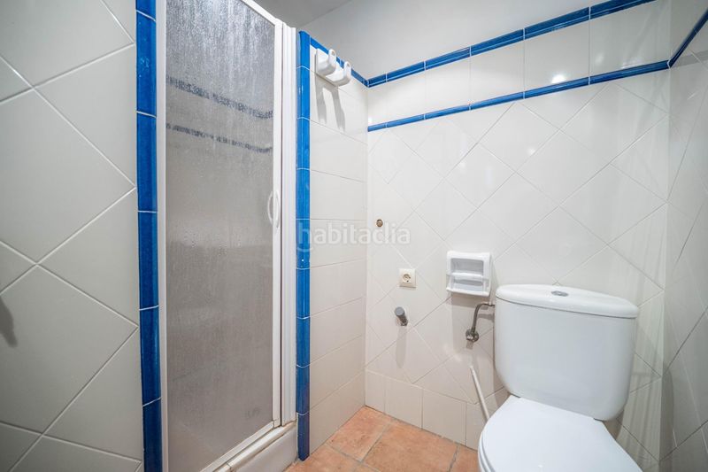Foto d88d4de9-bc73-4bdf-9754-8f9afa20c3b9. Edificio en calle calle gumiel de san pedro 4 edificio morisco del siglo xvi en el paseo de los tristes con vistas a la alhambra en Granada