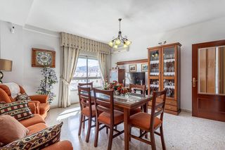 Etagenwohnung in Cortes-Huertas. Piso vpo con garaje junto joaquina eguaras