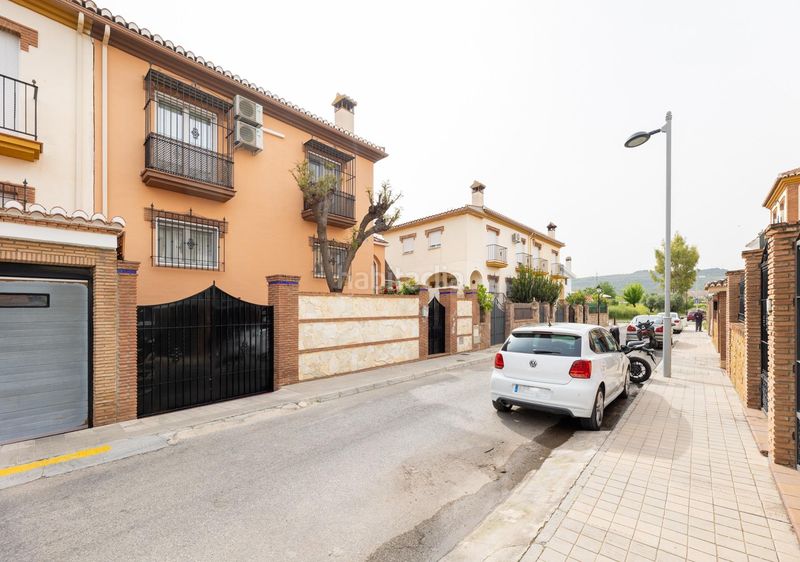 Foto 3dcd178d-c8cc-4484-bac5-f23d6d2a5002. Casa aparellada amb aparcament a Jun