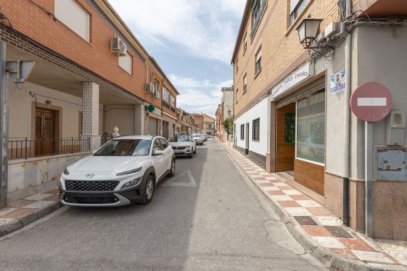 Foto b8e85efc-12c8-4260-81e0-abd747da6d45. Casa amb aparcament a San Miguel Armilla