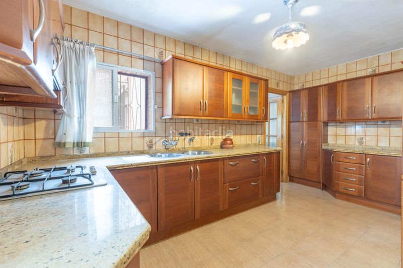 Foto e94673af-e01a-4137-b6de-bd5a09210960. Casa amb aparcament a San Miguel Armilla