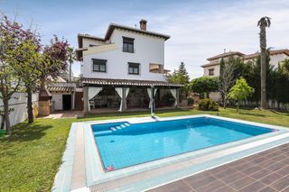 Xalet  Calle cúllar vega. Chalet independiente en los altos de la zubia  exclusividad, vis