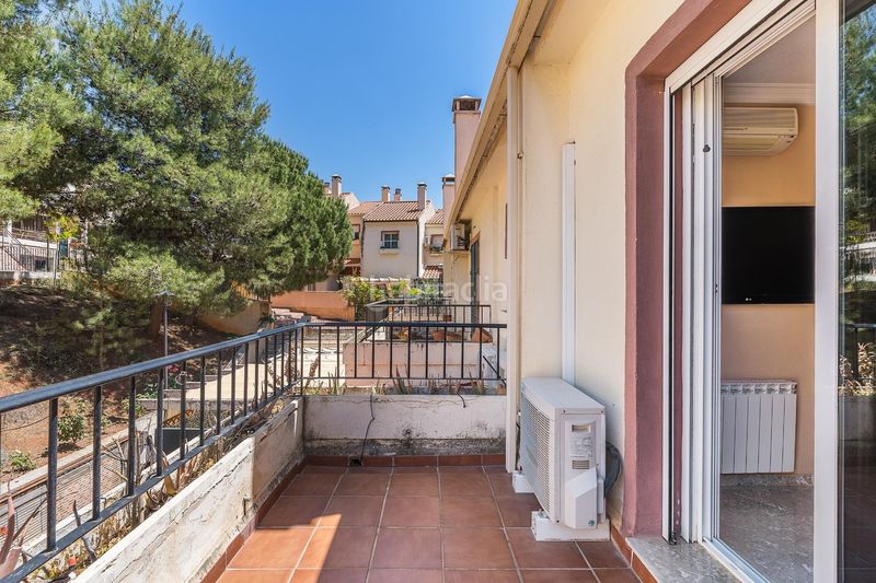 Foto a9ed6ec4-8e8b-4f5c-8846-1cf18f416b8d. Casa adosada adosada en urbanización en huetor vega en Huétor Vega