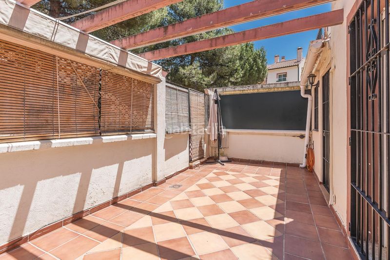 Foto d429dd0a-3b52-458b-805b-7a9e74f649e4. Casa adosada adosada en urbanización en huetor vega en Huétor Vega