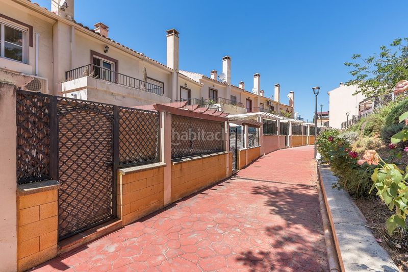 Foto e56f1808-da54-4d4f-987f-09320f424b55. Casa adosada adosada en urbanización en huetor vega en Huétor Vega