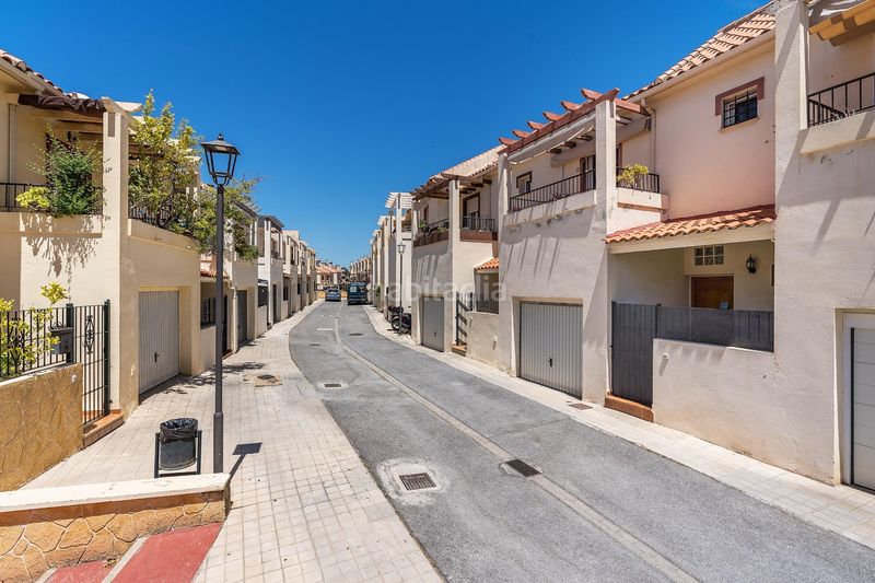 Foto f05b24ee-47dd-43df-9d1c-d3a1397cf055. Casa adosada adosada en urbanización en huetor vega en Huétor Vega