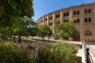 Pis a Plaza de Toros