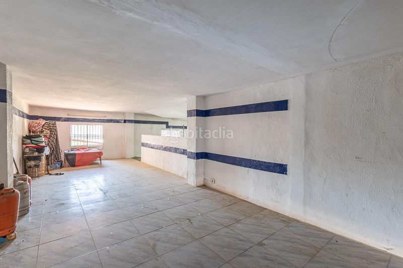 Foto d9f46e96-3f78-490f-bb8f-04637e1b1f72. Casa amb aparcament a Láchar