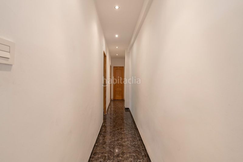 Foto 29606fee-8f90-4961-9da2-7d9b06f6ccd8. Piso en calle de laureado lópez muñoz 19 ático reformado con ascensor, terraza y chimenea, listo para entrar a vivir en el zaidín en Granada