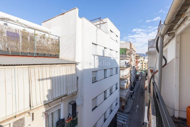 Foto 4a226b45-63da-4f98-b0ba-891a6e588552. Piso en calle de laureado lópez muñoz 19 ático reformado con ascensor, terraza y chimenea, listo para entrar a vivir en el zaidín en Granada