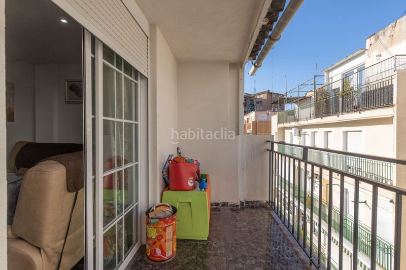 Foto 72ad4350-fca6-43d6-9271-f702dbc86738. Piso en calle de laureado lópez muñoz 19 ático reformado con ascensor, terraza y chimenea, listo para entrar a vivir en el zaidín en Granada