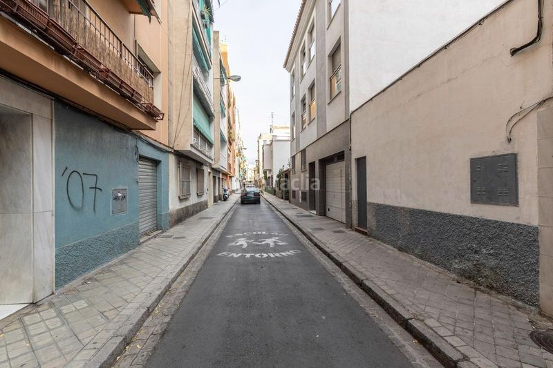 Foto b864991e-a325-4b31-b7ee-37b11f675faa. Piso en calle de laureado lópez muñoz 19 ático reformado con ascensor, terraza y chimenea, listo para entrar a vivir en el zaidín en Granada