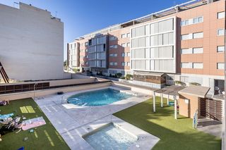 Miete Etagenwohnung  Pasaje de la ciencia. Piso en alquiler en el campus de la salud  cochera  trastero  ur