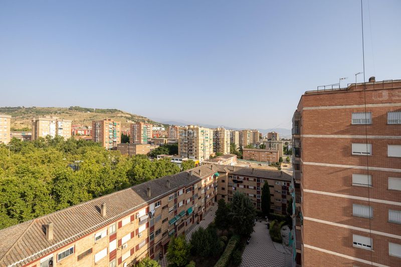 Foto b0e9e737-9c0c-4910-88d4-66cbc3c633a8. Apartamento precioso piso en luz casanova en Cartuja Granada