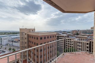 Rent Flat in Calle las flores 4. Amplio y moderno piso en camino de ronda, junto a neptuno.