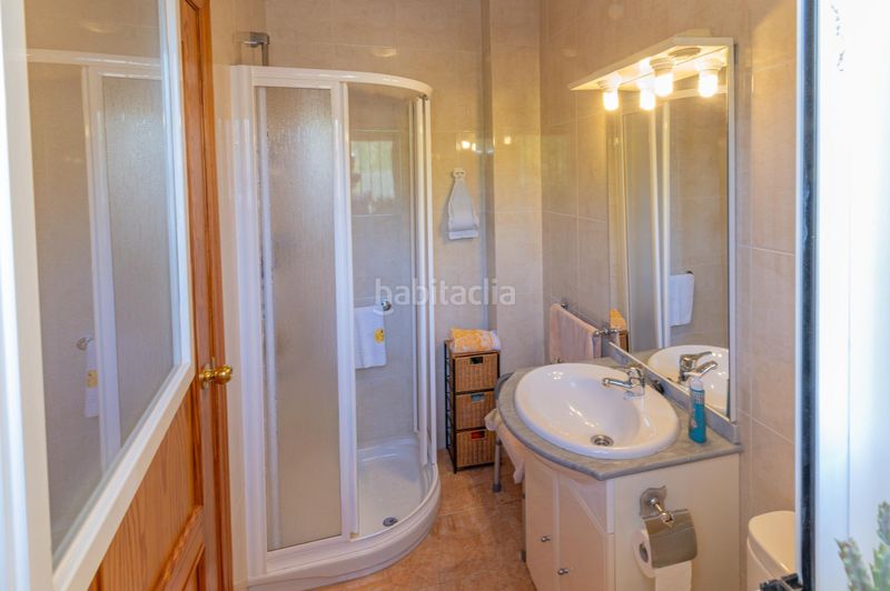 Foto 09ab3525-ec3b-4810-b0cf-d50bf2ff344c. Casa amb calefacció aparcament a Loja