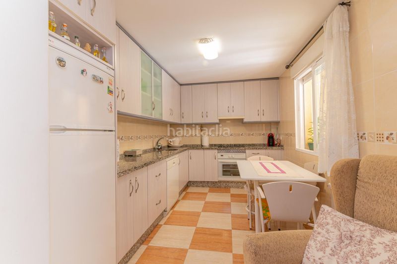 Foto e5dc2de4-aa22-4a84-ac5b-c9b25c3d7c43. Casa amb calefacció aparcament a Loja