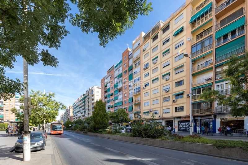 Foto 4ad1343a-6cbf-4bc5-8fd6-ad9d0f35c699. Piso tu nueva inversión te espera en Camino de Ronda! exterior! vistas a Camino de Ronda! en Granada