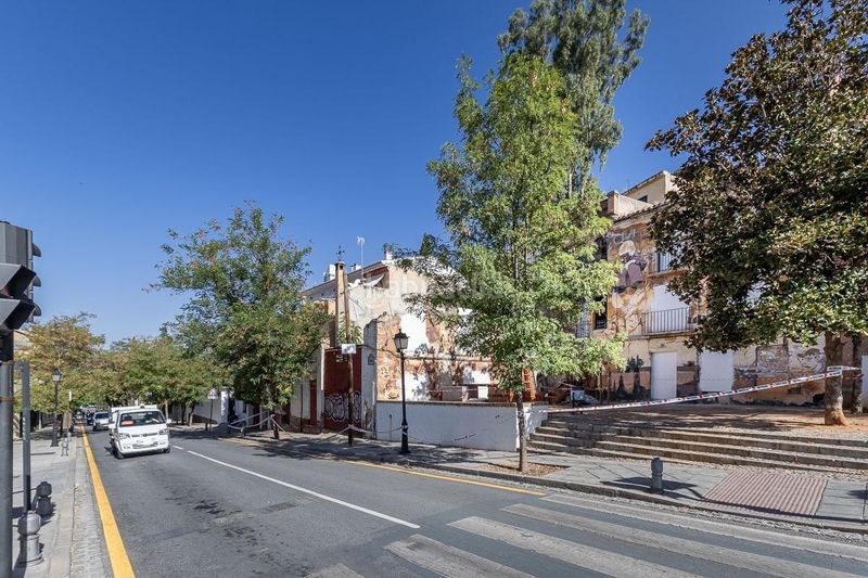 Foto 688eb3e8-1cb6-40a0-a4e3-591b25a6524f. Terreno residencial dos edificios en cuesta escoriaza en Granada