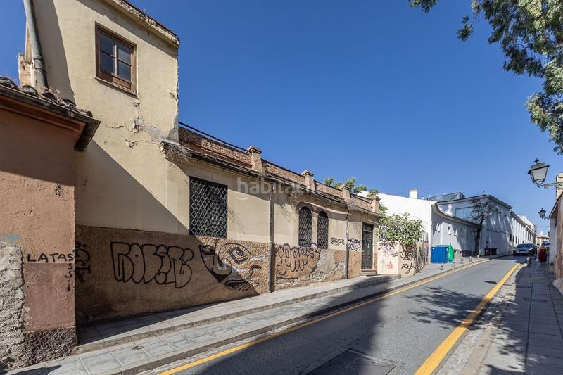 Foto bee7ddbf-35a4-4d49-9355-0d760d4c85d2. Terreno residencial dos edificios en cuesta escoriaza en Granada