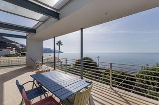 Casa a Sorvilán. Casa de diseño frente al mar con nombre propio sorvirán