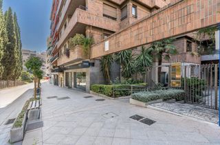 Aparcament cotxe a Avenida Avenida Divina Pastora