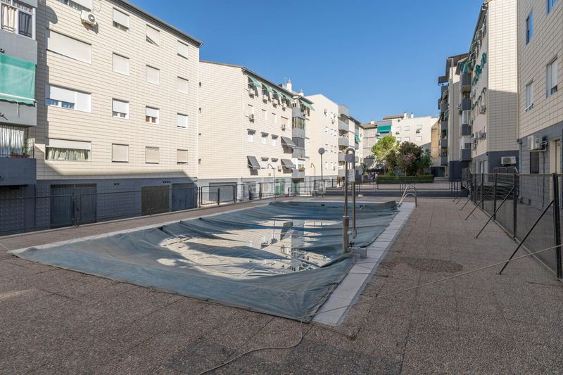 Foto 4567a37f-9954-472c-97a1-82035eea9818. Piso en calle blasco ibañez 20 piso de 3 dormitorios con piscina comunitaria en Maracena