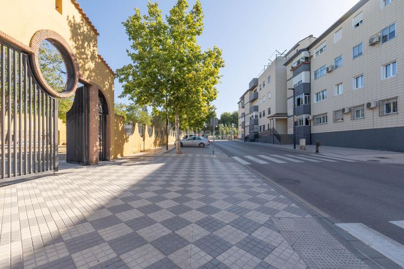Foto 6a6f93df-d4cc-4f09-95cd-97b672add587. Piso en calle blasco ibañez 20 piso de 3 dormitorios con piscina comunitaria en Maracena