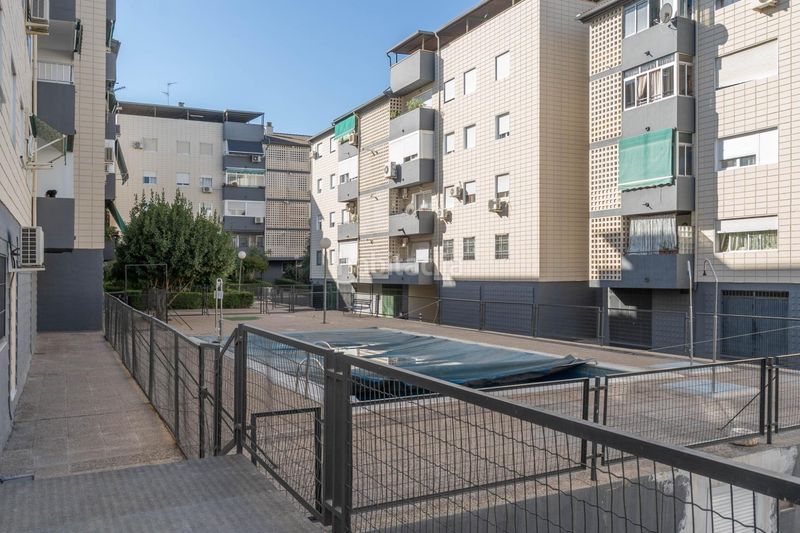 Foto 6c0c53aa-9081-40d7-869f-bcaa4faa4449. Piso en calle blasco ibañez 20 piso de 3 dormitorios con piscina comunitaria en Maracena