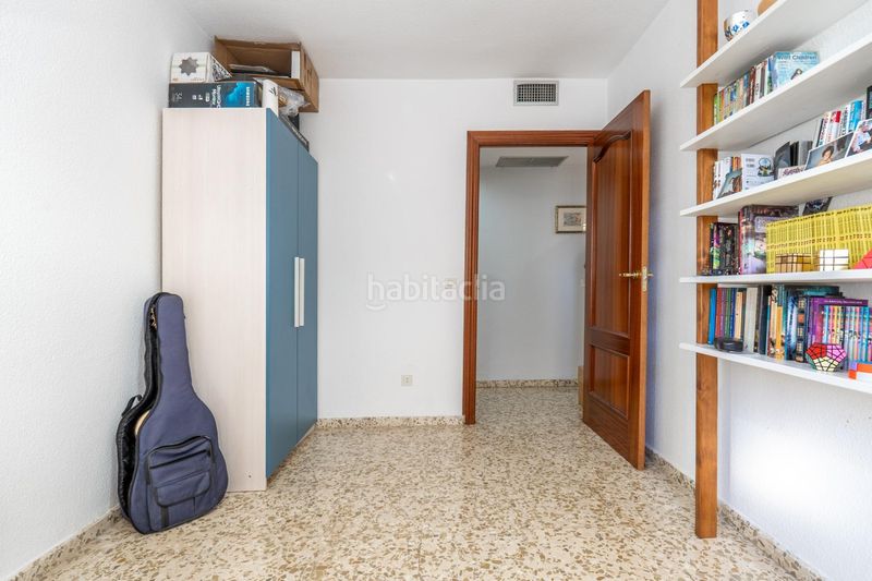 Foto 8569d36a-9675-49f2-900d-9e3d3cced716. Piso en calle blasco ibañez 20 piso de 3 dormitorios con piscina comunitaria en Maracena