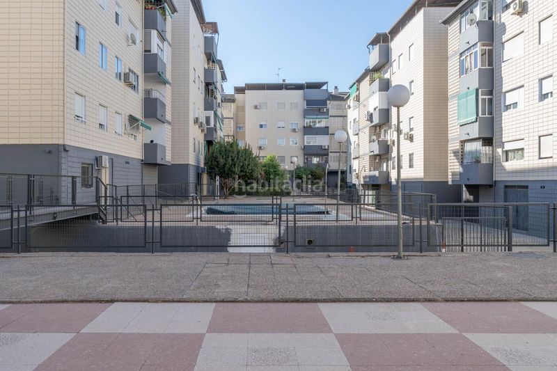 Foto db26522d-aa09-43ca-9b8d-f9f3383a7bd8. Piso en calle blasco ibañez 20 piso de 3 dormitorios con piscina comunitaria en Maracena