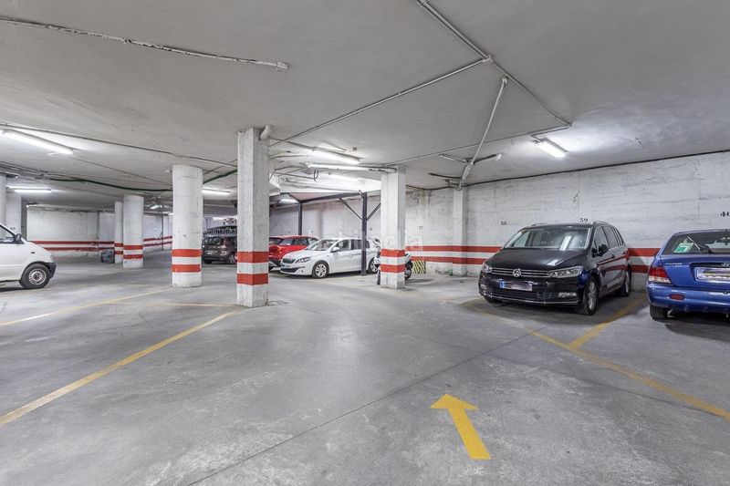 Foto f4883685-88e0-4140-a47d-2f60b1fb2d29. Piso  reformado con vistas panorámicas a un paso del centro en Granada