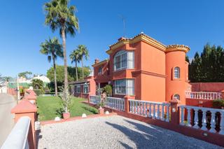 Casa en Puerto de Estepona. La mejor villa en seghers