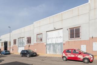Bâtiment à usage industriel à Zona Calvario. Nave en el poligono de estepona de 1020 m2